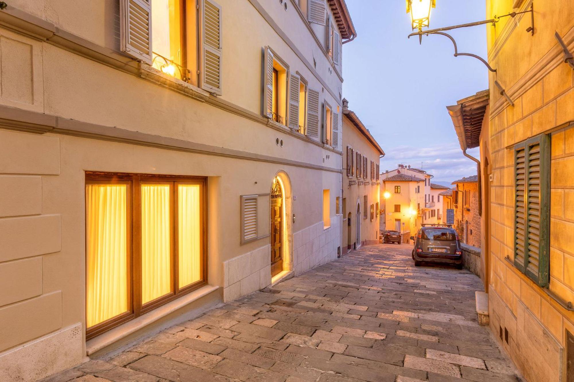 Palazzo Falcinelli Luxury Room In Montepulciano Center With Air Conditioning And Elevator Екстериор снимка