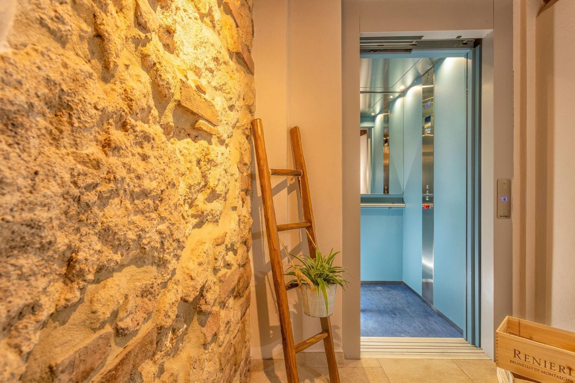 Palazzo Falcinelli Luxury Room In Montepulciano Center With Air Conditioning And Elevator Екстериор снимка