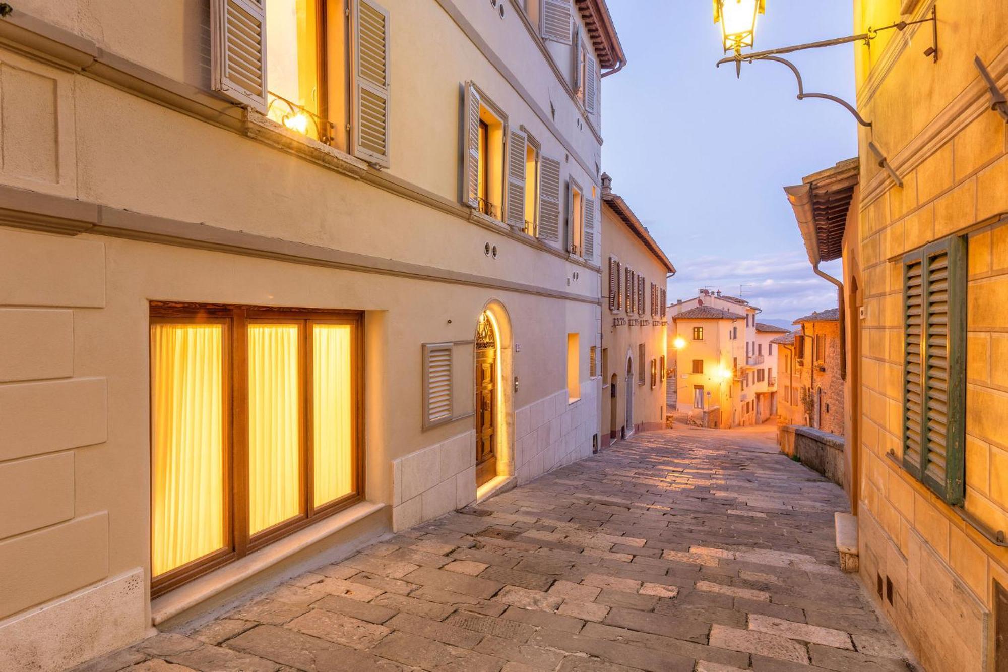 Palazzo Falcinelli Luxury Room In Montepulciano Center With Air Conditioning And Elevator Екстериор снимка